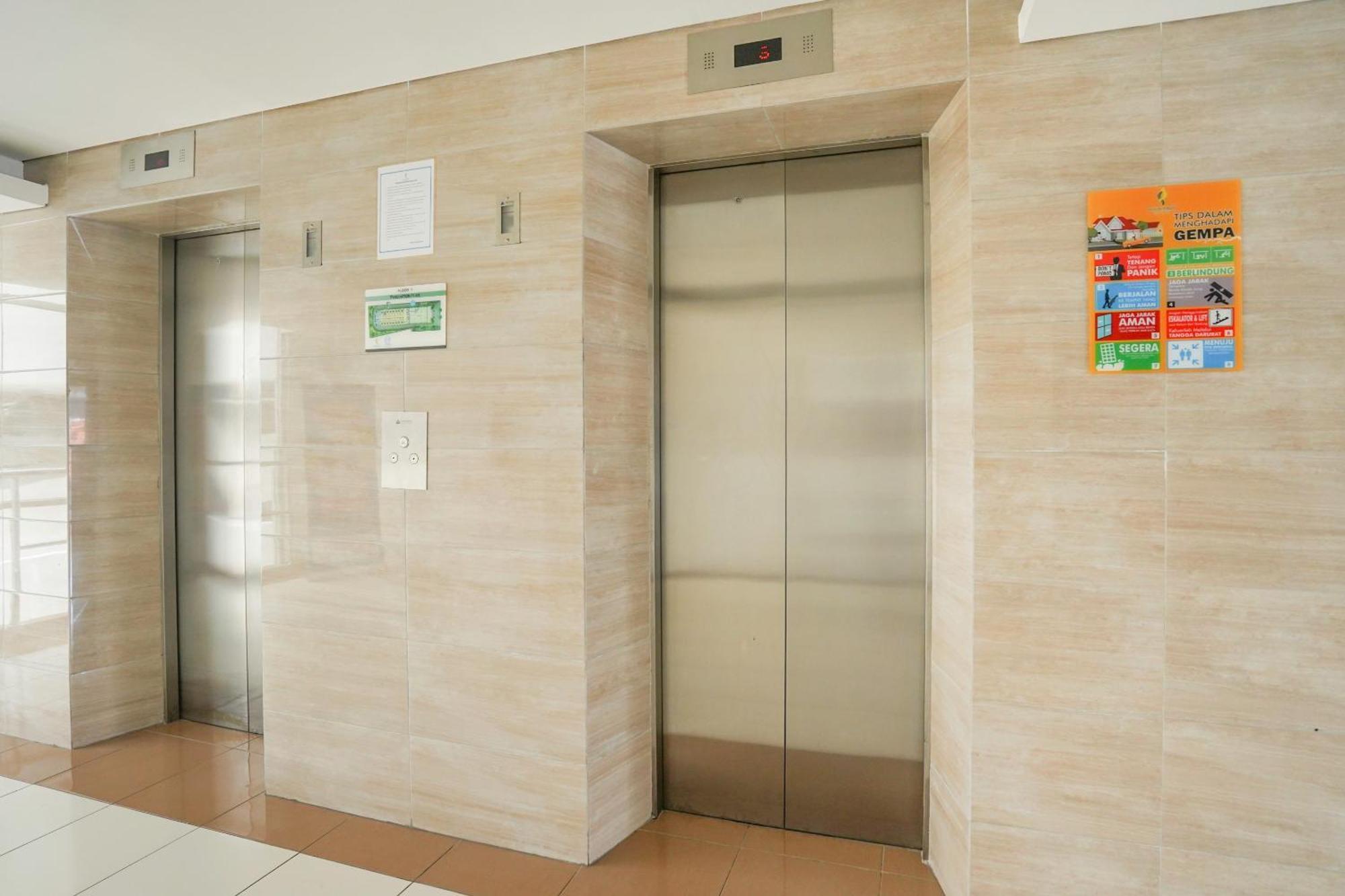 Super Oyo Capital O 91962 Pavilion Permata Surabaya Exterior photo