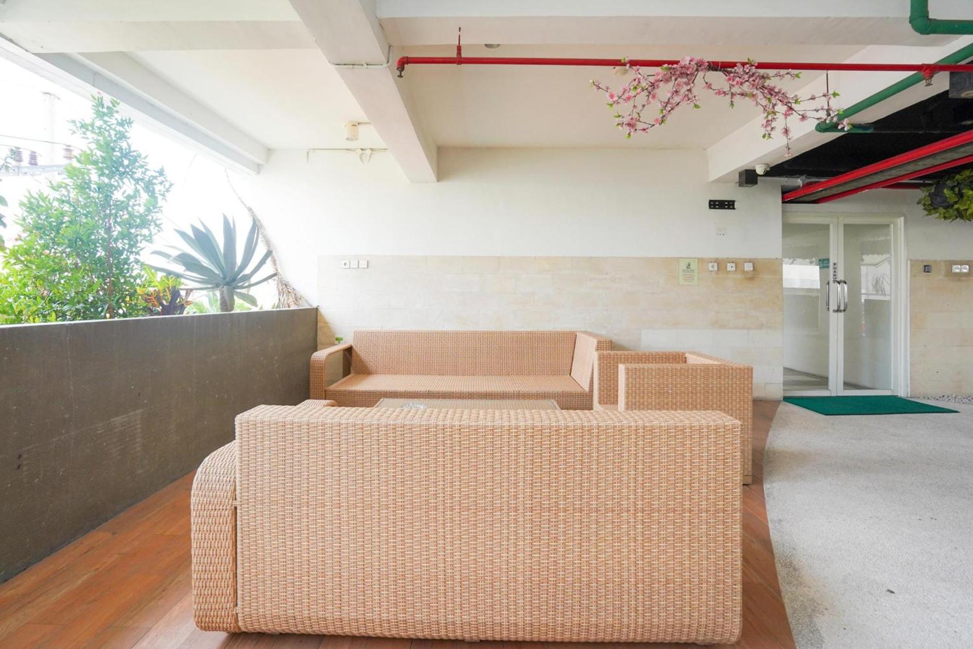 Super Oyo Capital O 91962 Pavilion Permata Surabaya Exterior photo